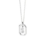 Die PDPaola Halskette - The Mini Letter S ist eine 925 Sterling Silber Halskette von PDPaola mit einem rechteckigen Anhänger mit einem funkelnden Zirkonia Buchstaben S in der Mitte.