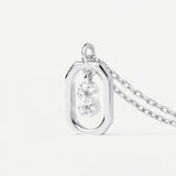 Die PDPaola Halskette - The Mini Letter S von PDPaola besteht aus einem achteckigen Anhänger aus 925er Sterlingsilber mit einem funkelnden, mit Zirkonia besetzten Buchstaben S in der Mitte.