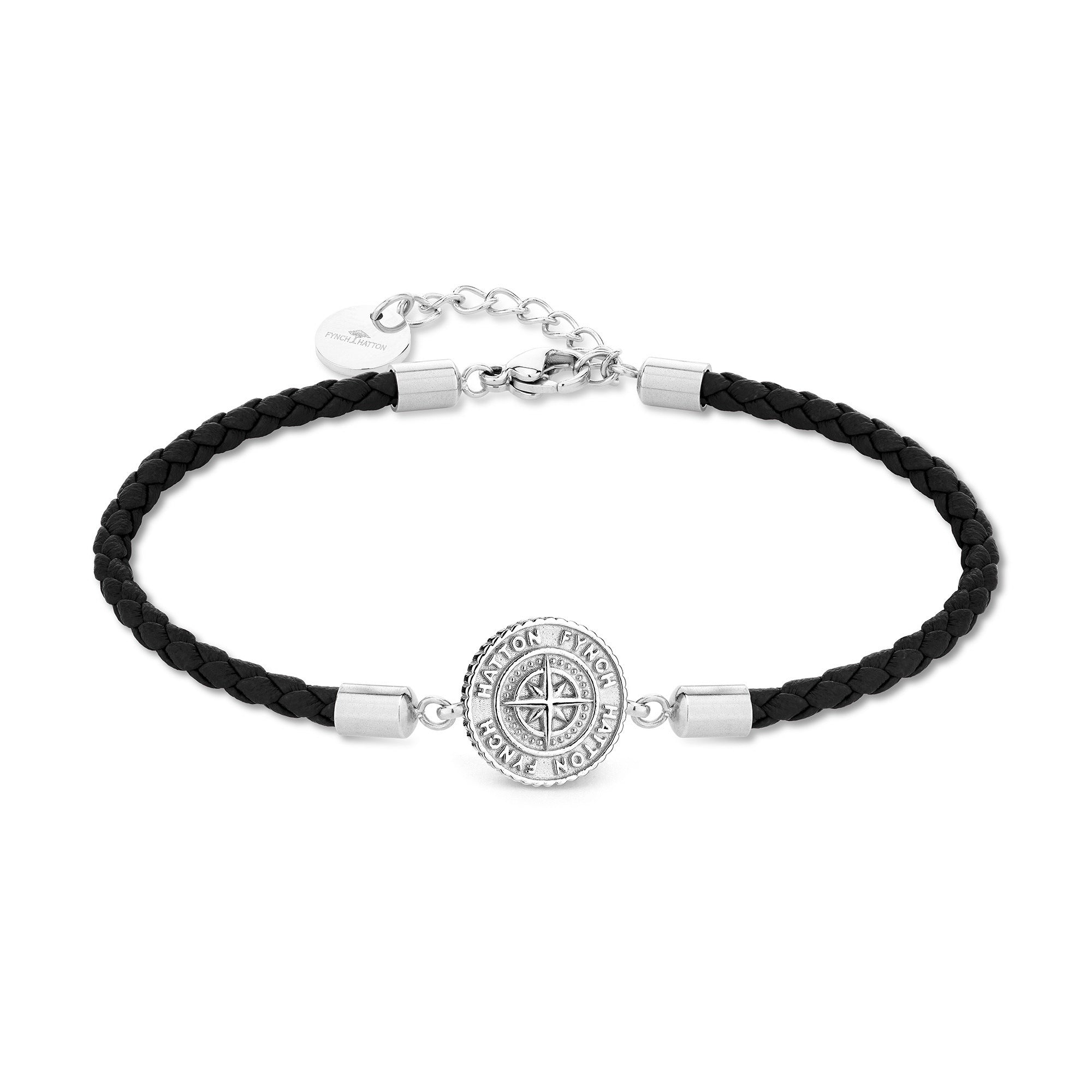 Fynch-Hatton Armband bestehend aus einem schwarzen, geflochtenen Lederband mit silbernem Münz-Anhänger mit Nordstern-Design; Produktbild