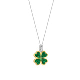 Die Ti Sento Milano Halskette - The Good Luck von Ti Sento Milano zeigt einen goldenen und grünen Kleeblatt-Anhänger mit 18 Karat Gelbgold-Akzenten an einer dünnen 925er Sterlingsilber-Kette, abgebildet auf einem weißen Hintergrund.