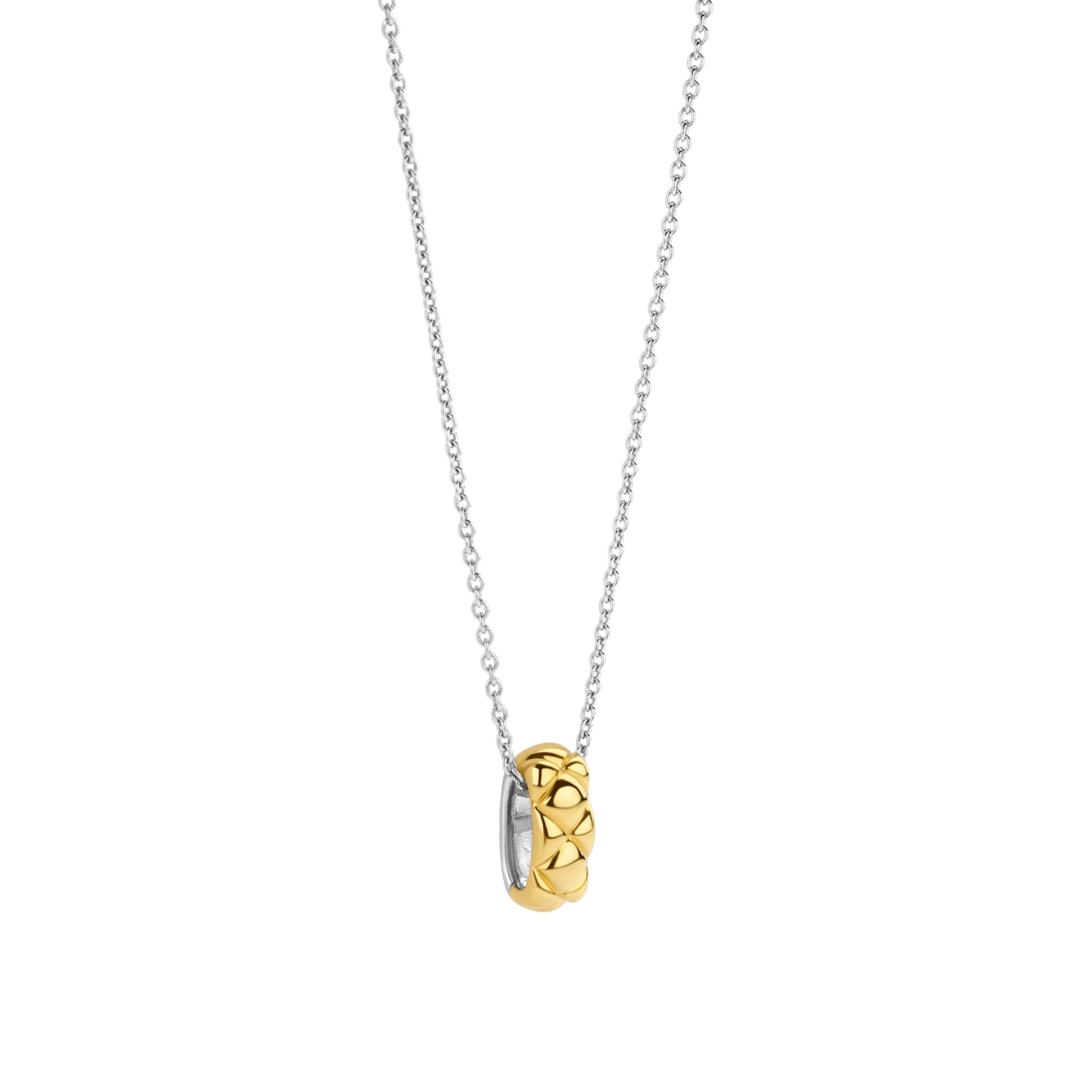 Die Ti Sento Milano Halskette - The Special Pendant von Ti Sento Milano besteht aus einer Silberkette mit einem runden Goldanhänger mit geometrischem Design, der die Blicke auf sich zieht.