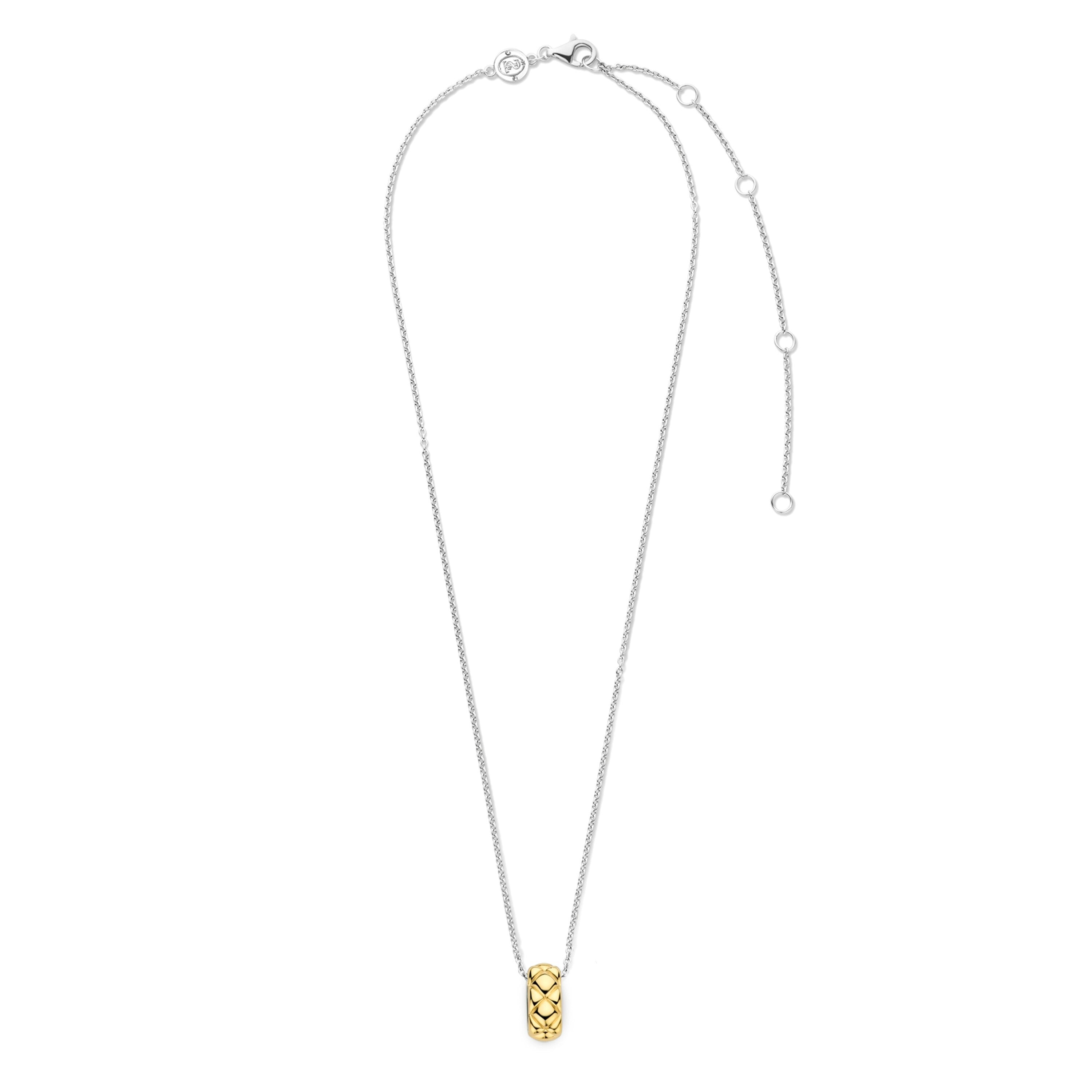 Die Ti Sento Milano Halskette - The Special Pendant ist eine elegante, vergoldete Silberkette mit kleinem, goldfarbenem Zylinder-Anhänger - klassisch und zeitlos vom Markenlabel Ti Sento Milano.