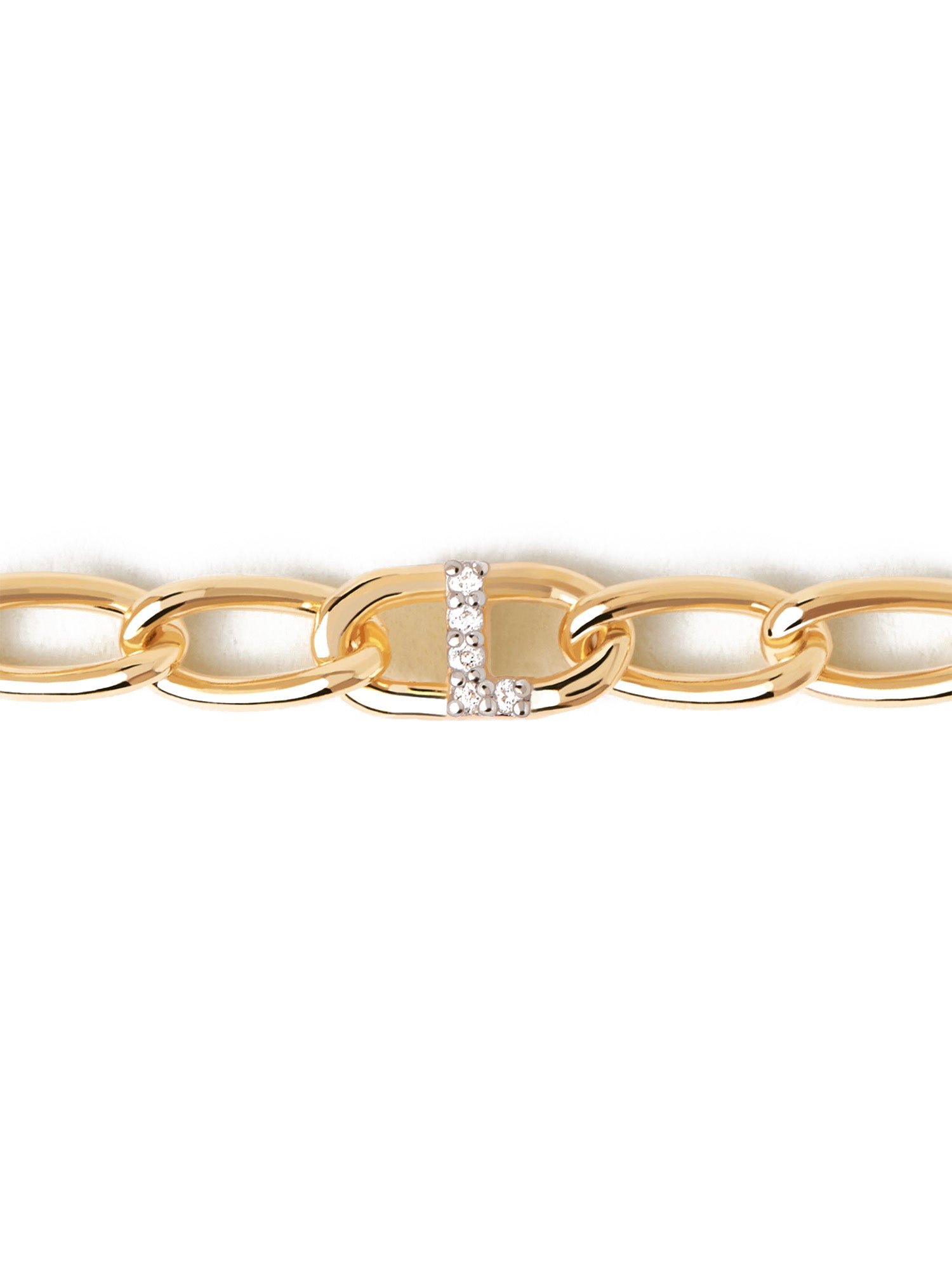 Das PDPaola Armband - Gliederband Buchstabe L von PDPaola ist ein 18-karätiges, vergoldetes Kettenarmband mit ovalen Gliedern und einem mit Diamanten besetzten Buchstaben L in der Mitte.
