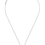Die PDPaola Halskette - The Mini Letter S ist eine zarte 925er Sterlingsilber-Halskette mit einem kleinen rechteckigen Anhänger mit einem eingravierten S, hergestellt von PDPaola.