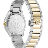 Rückansicht der Philipp Plein Armbanduhr - The Spectre, einer luxuriösen Damenuhr mit zweifarbigem Silber- und Goldfinish, graviertem Gehäuse, Totenkopf-Logo auf der Schließe und dezentem Sechseckmuster.