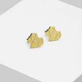 Liebeskind Berlin Set in der Farbe gold mit Kette mit grafischem Herzanhänger und Ohrstecker mit grafischem Herzmoitiv Produktbild