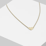 Liebeskind Berlin Set in der Farbe gold mit Kette mit grafischem Herzanhänger und Ohrstecker mit grafischem Herzmoitiv Produktbild