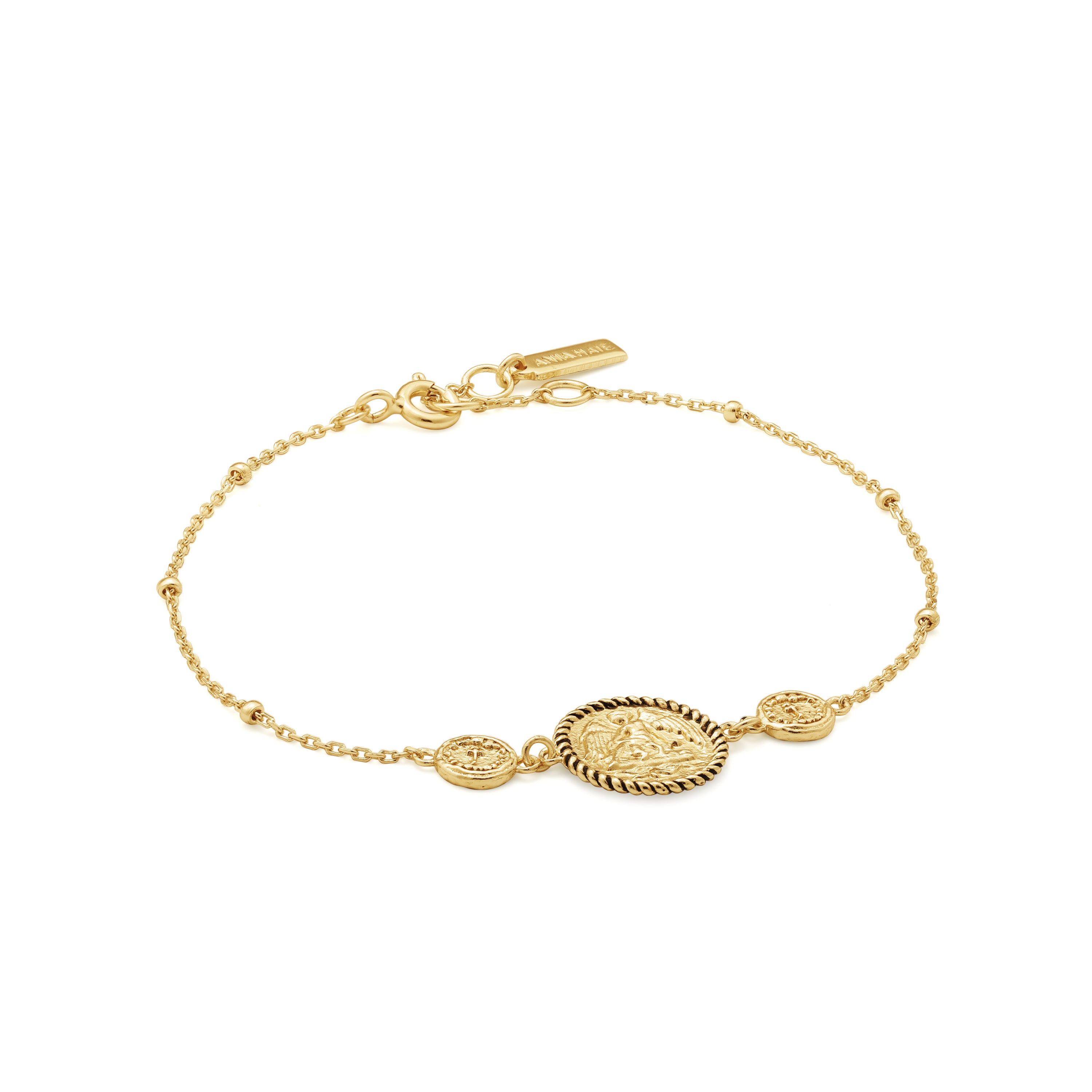 Das Ania Haie Armband - The Golden Coin von Ania Haie ist ein zartes Goldkettenarmband mit drei münzförmigen Medaillons, die von antikem Design inspiriert sind und mit einem sicheren Karabinerverschluss geschlossen werden.