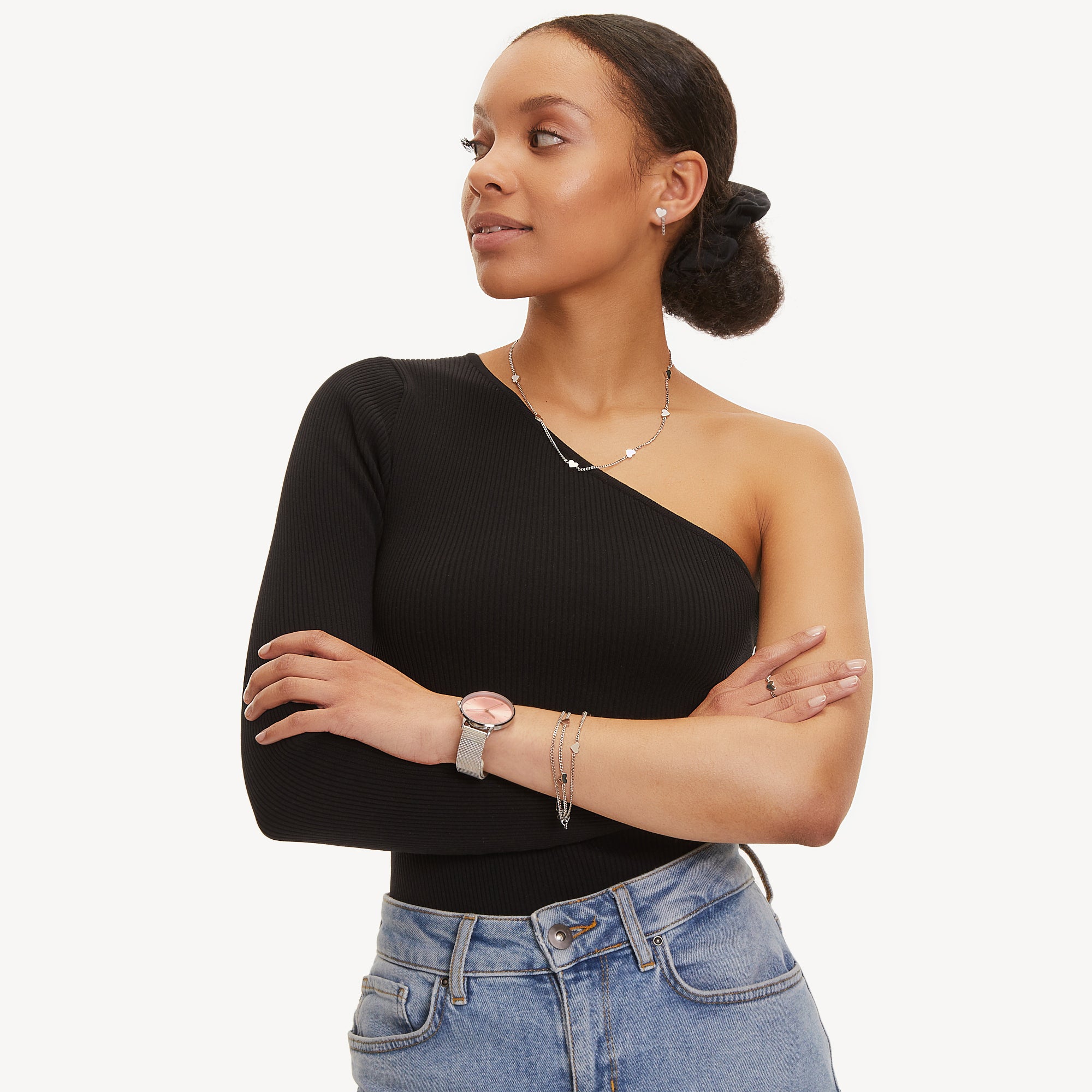 Tamaris Armbanduhr mit rosanem Ziffernblatt, silbernem Gehäuse und silbernem Mesh-Armband Tragebild