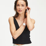 Tamaris Armbanduhr mit roségoldenem Gehäuse und roségoldenem Mesh-Armband Tragebild
