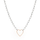 Die Halskette "in Liebe" von Liebeskind Berlin ist eine silberne Kette mit einem Herzanhänger aus Roségold, die sich ideal als Geschenk eignet und auf weißem Hintergrund gezeigt wird.