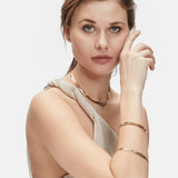 Liebeskind Berlin Halskette mit drei flachen Schlangenketten im layering Style in der Farbe roségold, Tragebild