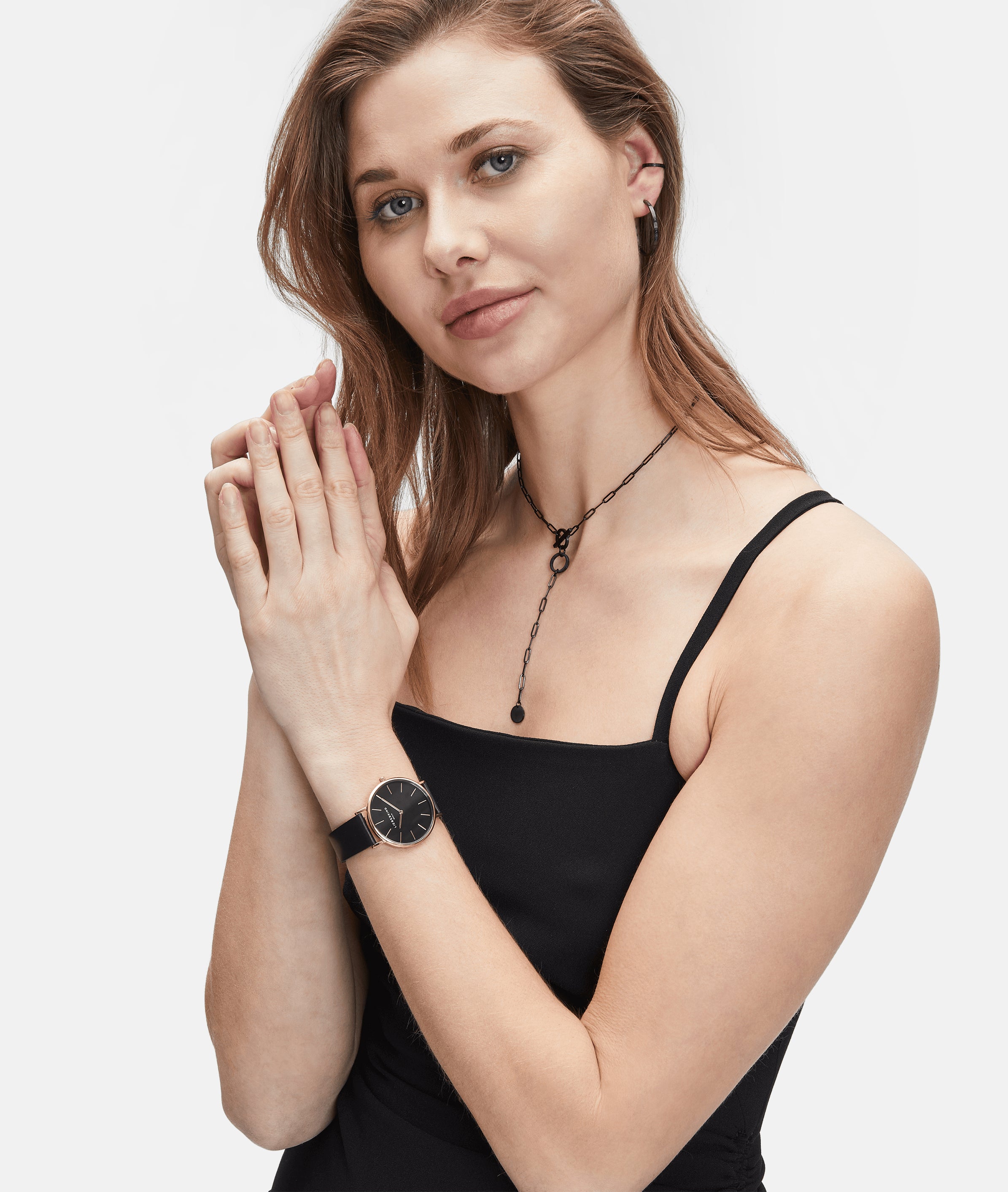 Liebeskind Berlin Ear Cuff - Basic; Creole in der Farbe schwarz Tragebild