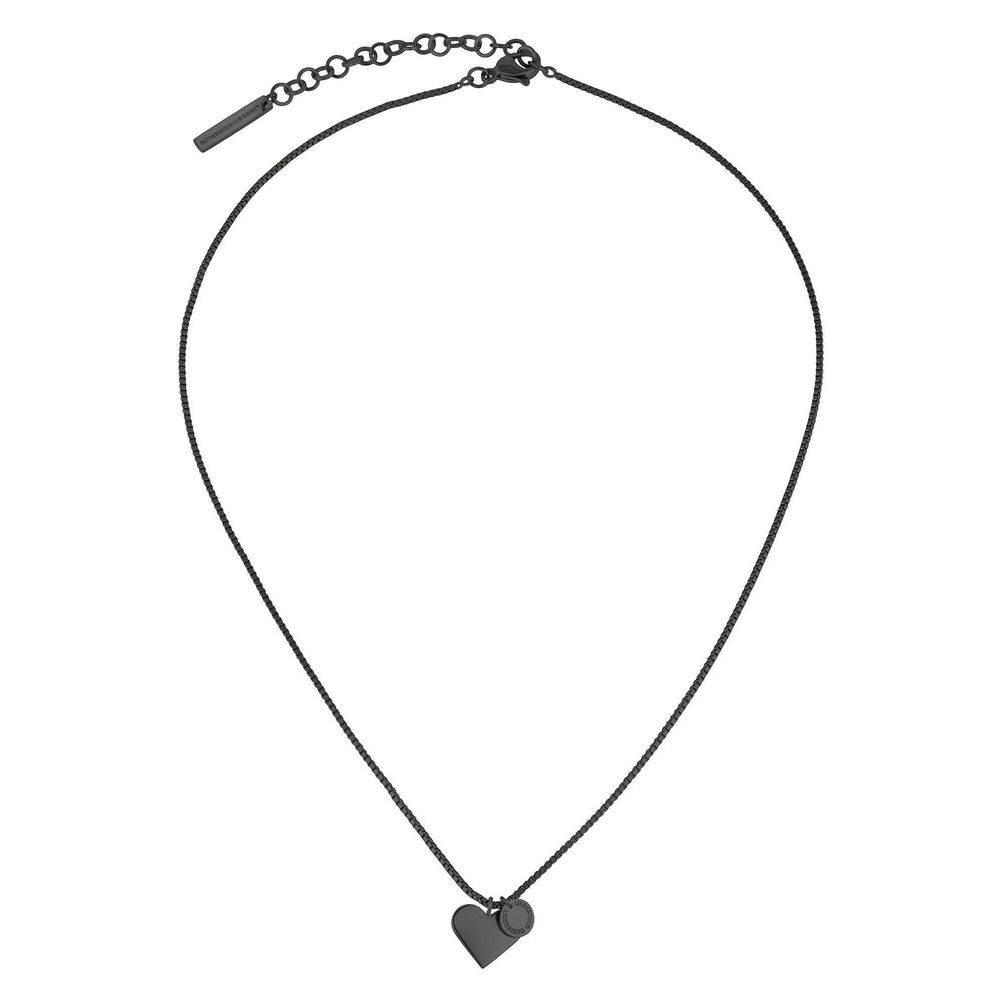 Die LIEBESKIND BERLIN Halskette - Classy Heart von Liebeskind Berlin besteht aus einer dünnen Edelstahlkette mit einem kleinen Herzanhänger, einem verstellbaren Verschluss und einem dunklen Metallfinish.