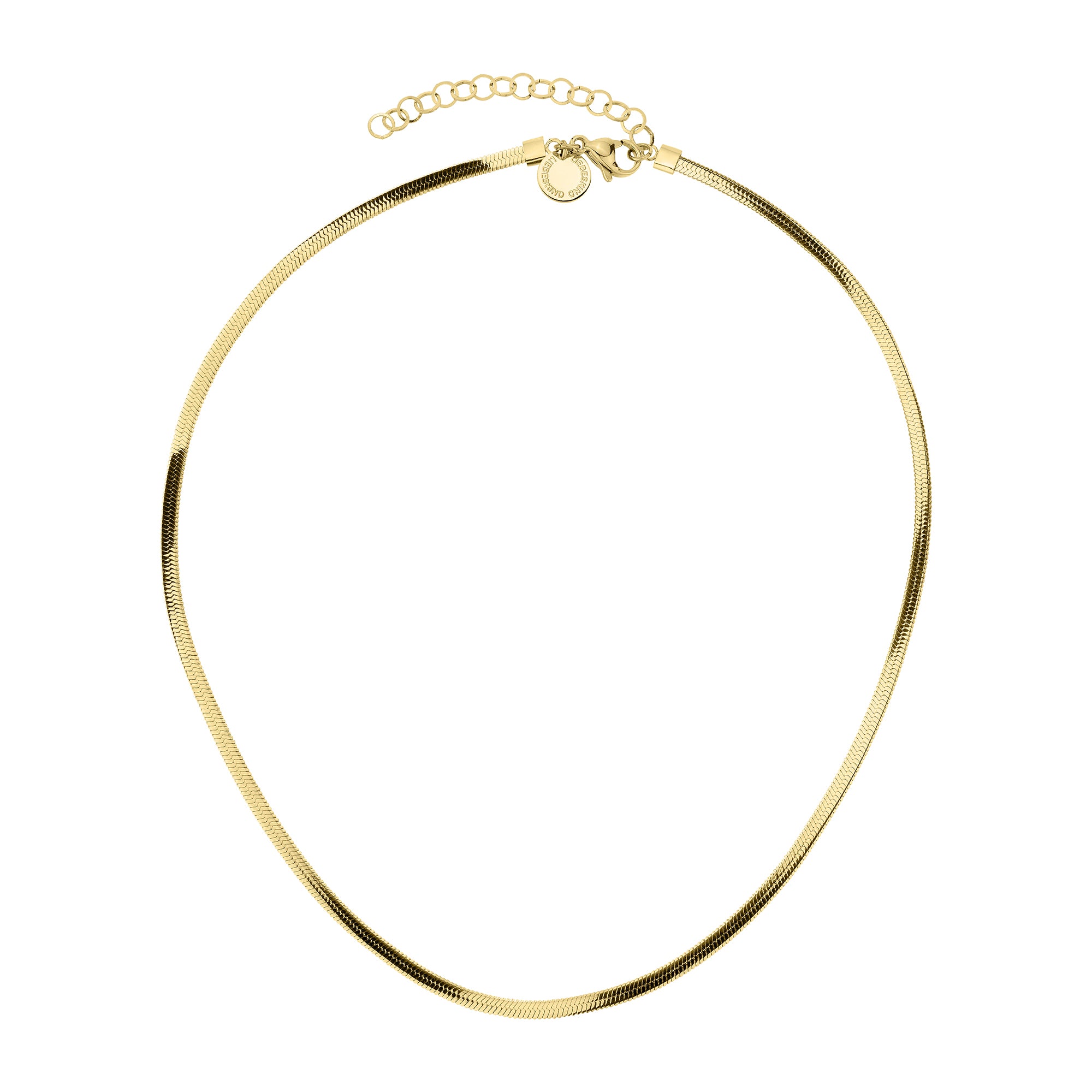 Die LIEBESKIND BERLIN Halskette - The Sleek von Liebeskind Berlin ist eine goldene Edelstahl-Schlangenkette mit verstellbarem Verschluss, die flach auf weißem Grund präsentiert wird.