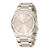 Die LIEBESKIND BERLIN Armbanduhr - The Classic Must-Have ist eine schlichte, silberne Armbanduhr mit rundem, minimalistischem Zifferblatt, einfachen Stundenmarkierungen, passendem Metallgliederband und der Marke Liebeskind Berlin auf dem Zifferblatt.