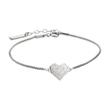 Liebeskind Berlin Armband bestehend aus einer silbernen Venezianerkette und einem silbernem Herzanhänger mit grafischen Elementen; Produktbild