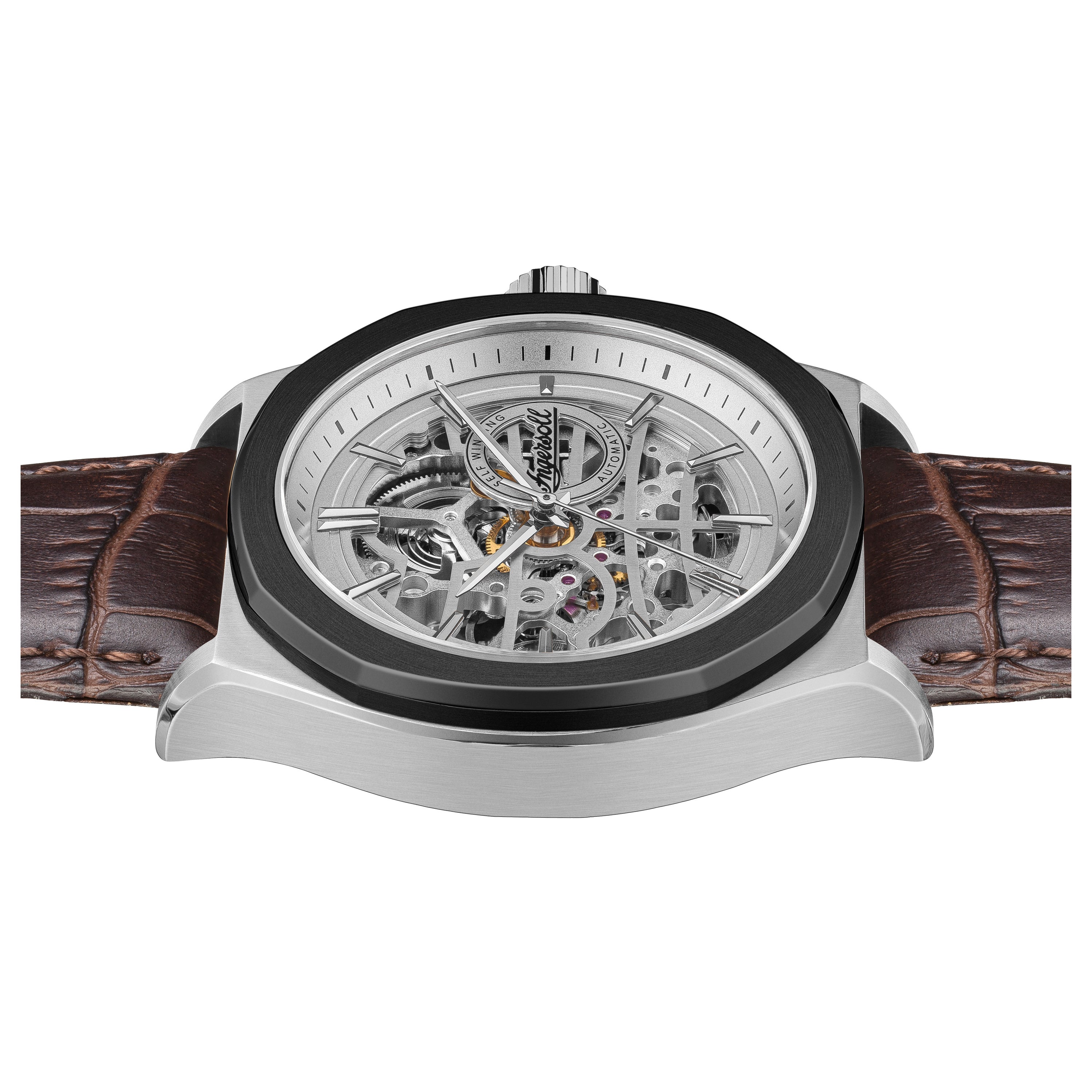 Die Ingersoll Armbanduhr - The Orville verfügt über ein skelettiertes Ziffernblatt, sichtbare Zahnräder, silbernes Gehäuse, schwarze Lünette und braunes Lederband-eine elegante Automatik-Uhr der Marke Ingersoll.