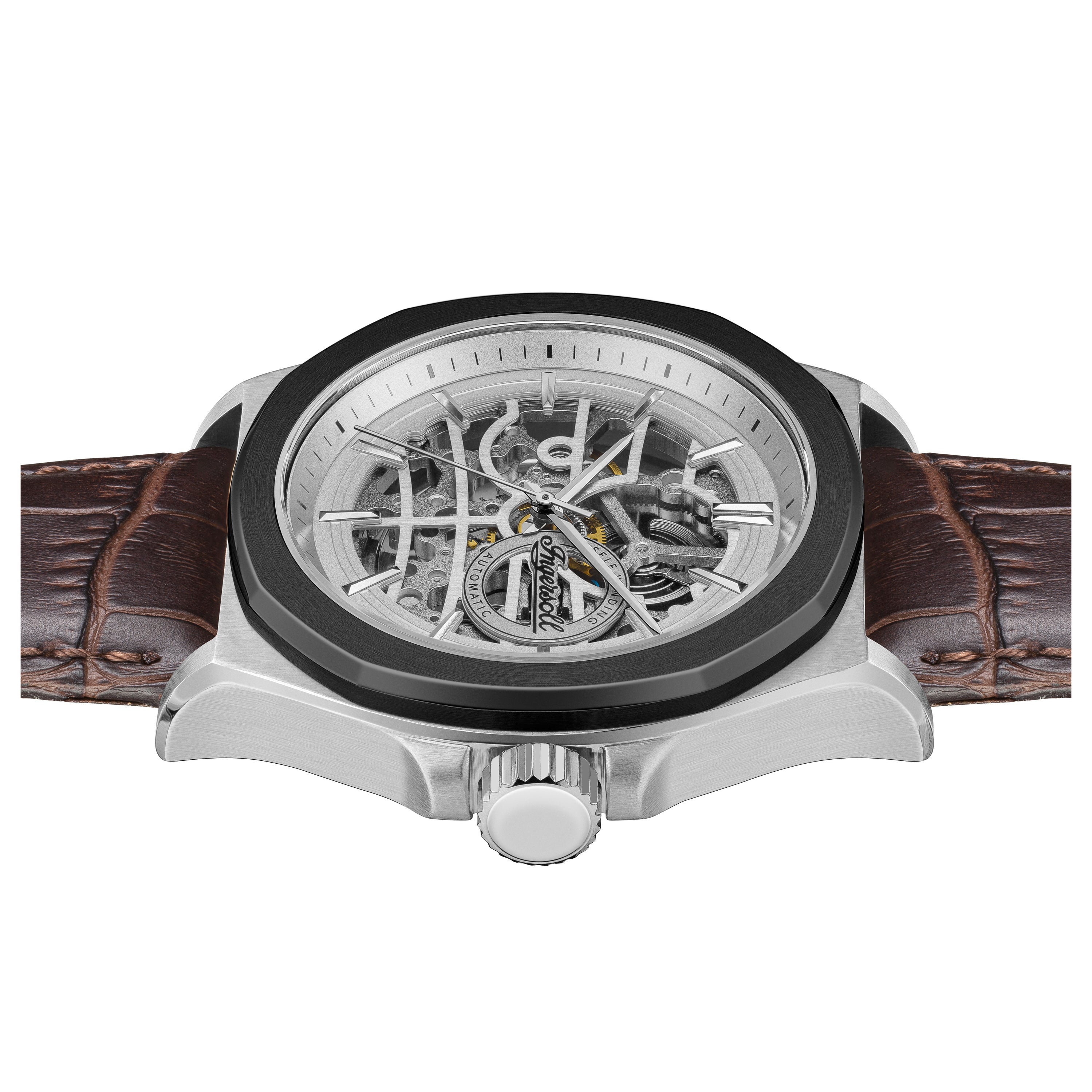 Die Ingersoll Armbanduhr - The Orville verfügt über ein skelettiertes Ziffernblatt, sichtbare Uhrwerke, silbernes Gehäuse, schwarze Lünette und braunes Lederarmband - Seitenansicht.