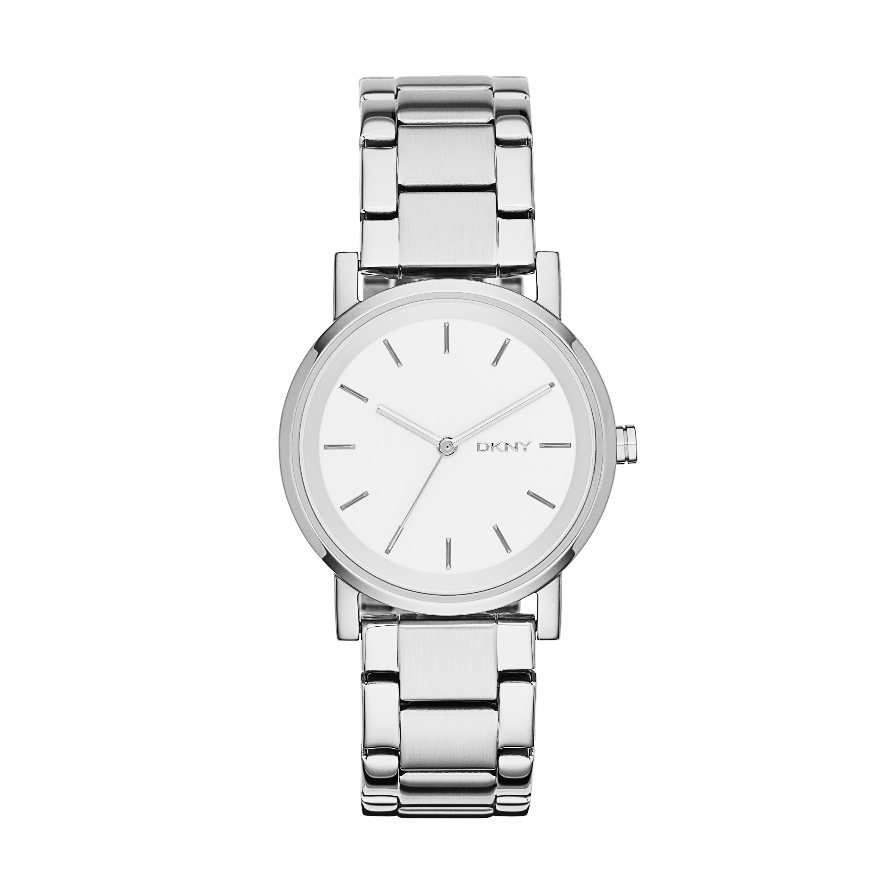Die silberfarbene DKNY Armbanduhr - The Basic Must-Have Minimalist besticht durch ihr schlichtes weißes Zifferblatt und ein elegantes Stanhope-Metallgliederarmband.