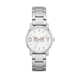 Die DKNY Armbanduhr - The Basic Must-Have Minimalist zeichnet sich durch ein silbernes Edelstahldesign, ein weißes Zifferblatt und roségoldene Indexe mit auffälligem DKNY-Branding aus - ein eleganter Zeitmesser, der jedes Outfit mit zeitlosem Stil ergänzt.