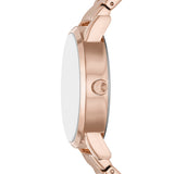 Seitenansicht der DKNY Armbanduhr - The DKNY Must-Have in Roségold, mit einem runden Gehäuse und einem eleganten Edelstahlband.