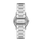 DKNY Armbanduhr mit silbernem Sunray-Ziffernblatt mit wiederholtem Logo, silbernem Gehäuse und silbernem Edelstahlband Rückansicht