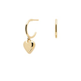 PDPaola Creole - Die Asymmetric Heart Ohrringe von PDPaola: ein goldener Reif mit einem baumelnden Herzanhänger und ein schlichter Reif auf weißem Hintergrund.