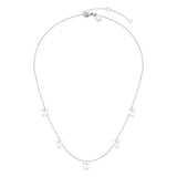 Die Cool Time Kids Halskette - The Cool Butterfly von Cool Time ist eine silberne Kette mit fünf kleinen Schmetterlingsanhängern, die stilvoll verteilt sind - ein elegantes Accessoire für jede Gelegenheit.