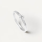 Der PDPaola Ring - Two Minimalist Rings in 52 von PDPaola zeichnet sich durch elegante Silberbänder mit modernem Design aus, die auf einem schlichten weißen Hintergrund präsentiert werden - ideal zur Aufwertung jeder Damenschmuckkollektion.