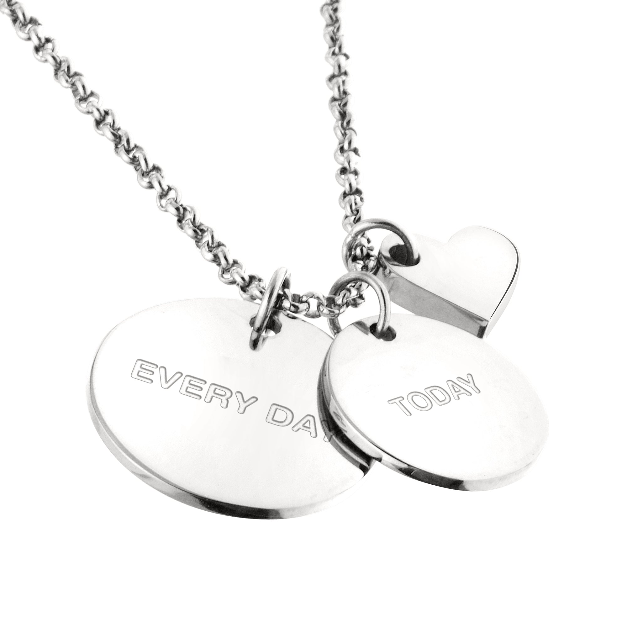 Die LIEBESKIND BERLIN Halskette - Together, Today, Everyday von Liebeskind Berlin ist mit drei silbernen Anhängern - einem Herz, einer Scheibe mit "TODAY" und einer größeren Scheibe mit "EVERY DAY" - ein bedeutungsvolles Geschenk der Liebe.