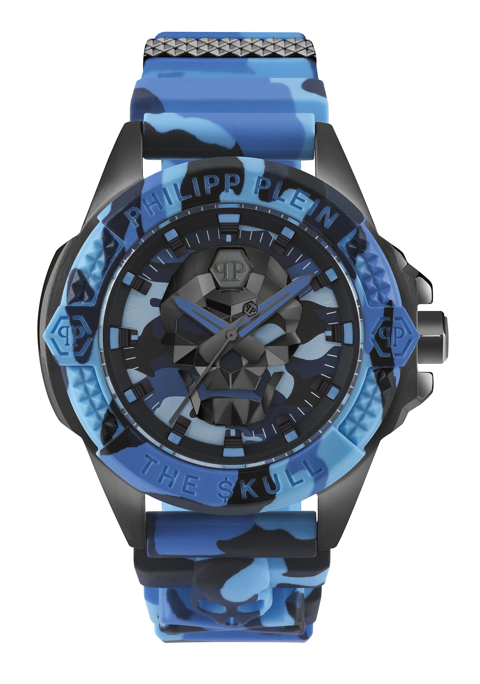 Die Philipp Plein Armbanduhr - The Blue Camouflage ist mit einem Totenkopf auf der Vorderseite und dem Schriftzug "Philipp Plein The Skull" auf der Lünette versehen, was sie zu einem herausragenden Stück aus der gewagten The Skull-Kollektion macht.