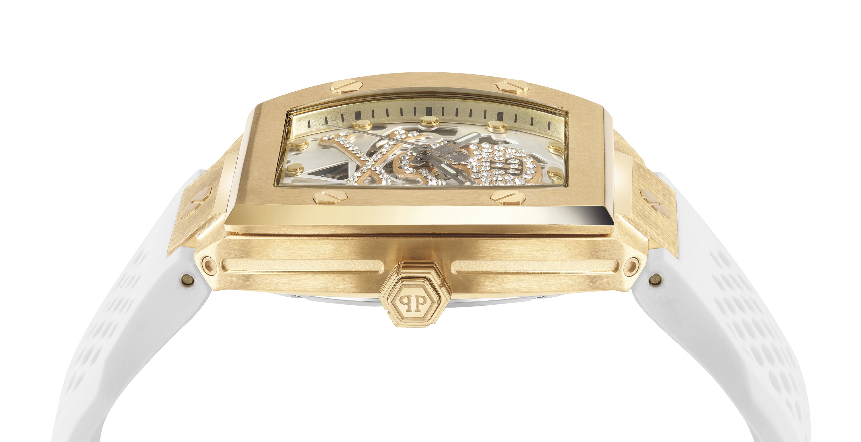 Die Philipp Plein Armbanduhr - The White Golden $keleton ist eine luxuriöse Herrenuhr mit einem weißen Armband und einem mit Edelsteinen besetzten skelettierten Zifferblatt, das elegant von der Seite betrachtet wird.