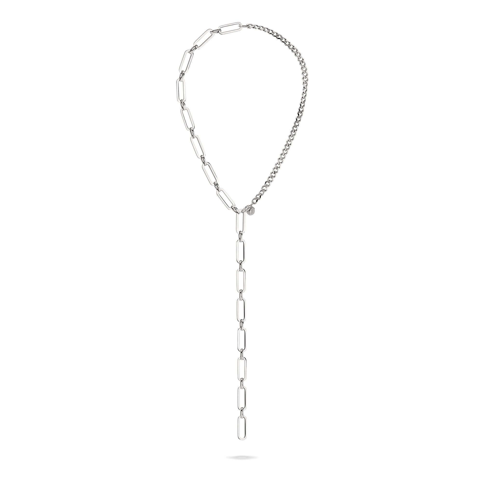 LIEBESKIND BERLIN Halskette - Wear it Different: Eine silberne, asymmetrische Kette mit länglichen, ovalen Gliedern und einem tropfenförmigen Anhänger von Liebeskind Berlin, die modernen Stil auf weißem Grund bietet.