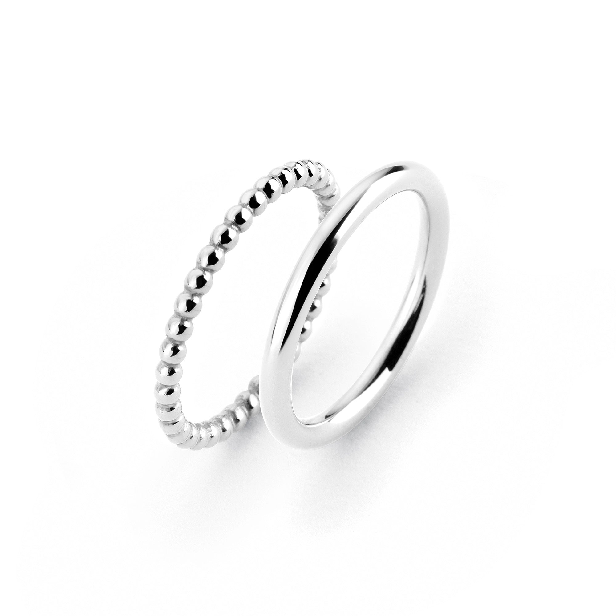 Tamaris Ring-Set Größe 52; in der Farbe silber bestehend aus einem glatten Ring und einem Ring mit geriffelter Struktur Produktbild