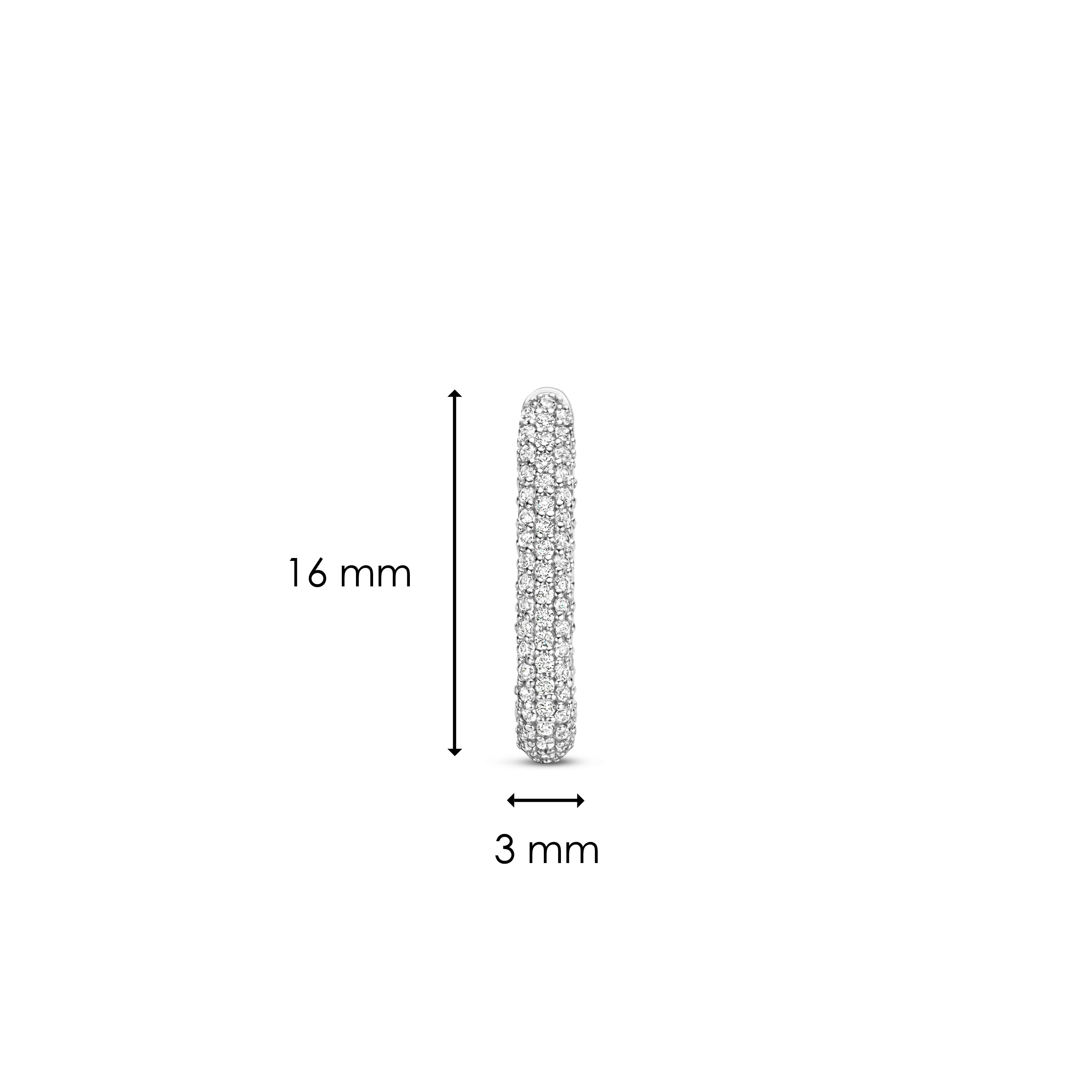 Die Ti Sento Milano Creole - Die klassische Creole von Ti Sento Milano ist ein diamantbesetzter Ohrring, 16 mm hoch und 3 mm breit, mit einem ovalen Kettenglied-Design und Messpfeilen.