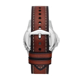 Braunes Lite-Hide-Lederarmband von Fossil mit weißen Nähten und silberner Schnalle, von hinten gesehen. Marke: Fossil.