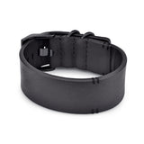 Fynch-Hatton Armband aus einem schwarzen, breiten Lederband mit Dornverschluss; Produktbild