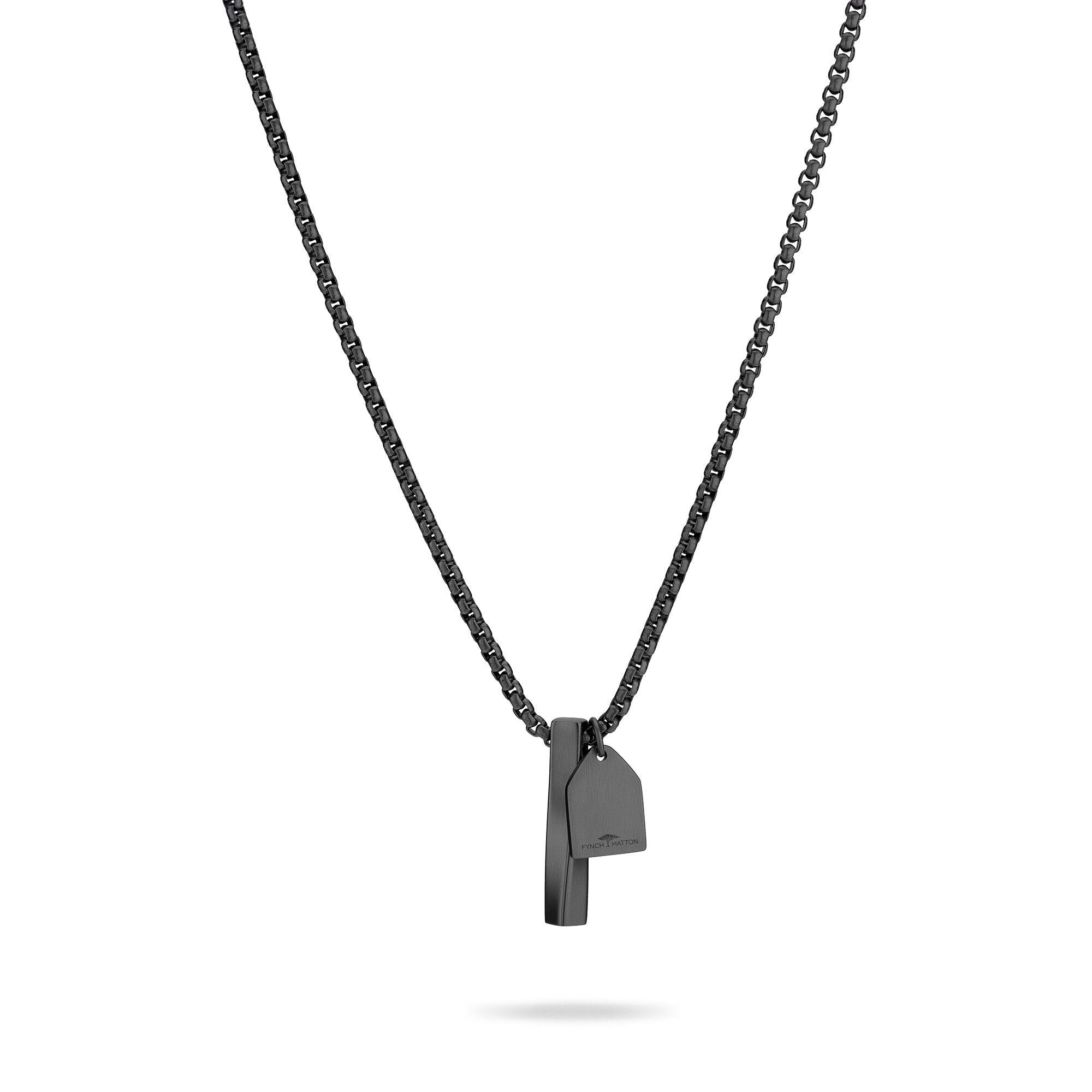 Fynch-Hatton Halskette mit gedrehtem Anhänger und Stahlplättchen-Anhänger mit markanter Außenform in der Farbe schwarz; Produktbild