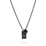 Fynch-Hatton Halskette in der Farbe grau mit Plattenanhänger und aufgefädelten Hexagon-Ring; Produktbild