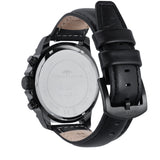Fynch-Hatton Armbanduhr mit schwarzem Zifferblatt, Chronographenwerk, schwarzem Gehäuse mit aufgesetztem Topring und schwarzem Lederband; Rückansicht