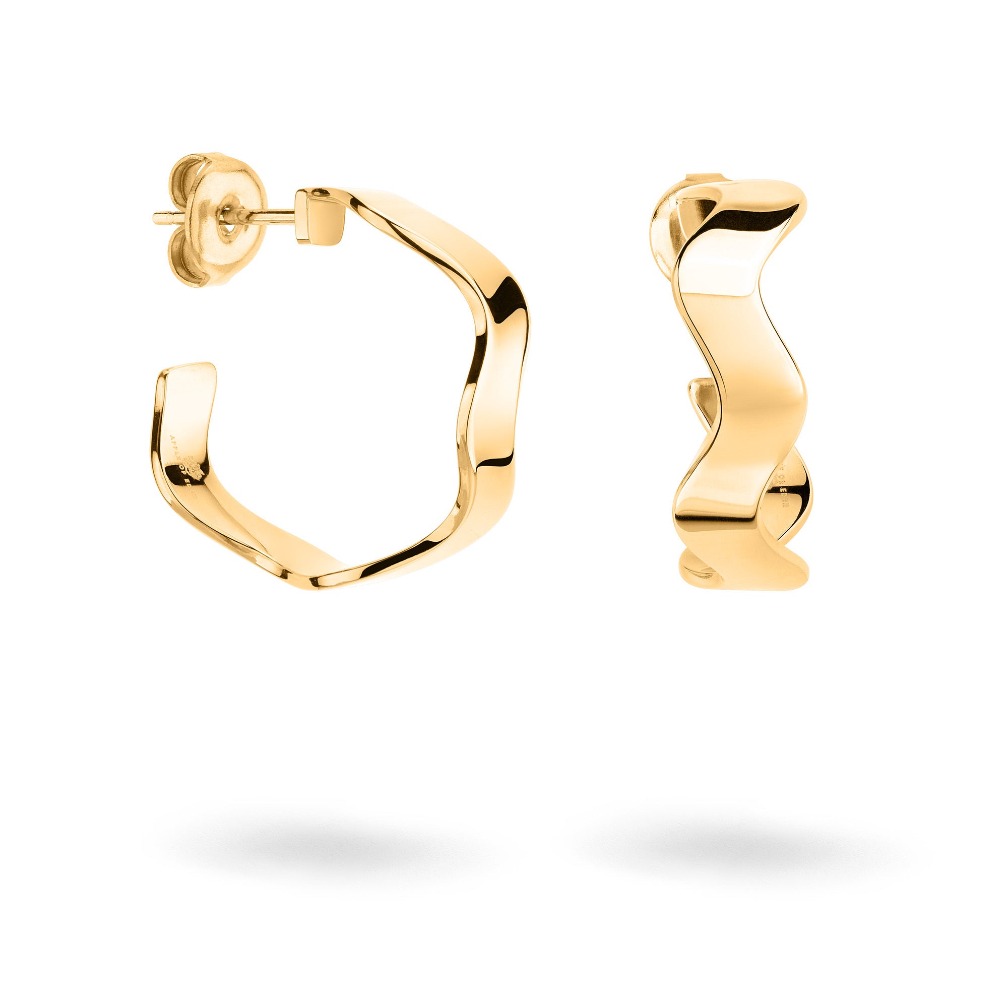 Der Apple of Eden Creole - The Chic Wave besteht aus goldenen, gewellten Reifen mit poliertem Finish, die Ihrem Look einen eleganten Glanz verleihen.