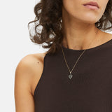Liebeskind Berlin Charm in Herzform mit geographischen Elementen in der Farbe silber Tragebild