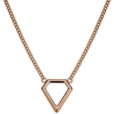 Verleihen Sie jedem Outfit Raffinesse mit der LIEBESKIND BERLIN Halskette - The Iconic von Liebeskind Berlin. Der geometrische, rautenförmige Anhänger an einer minimalistischen Goldkette präsentiert sich elegant auf weißem Grund.
