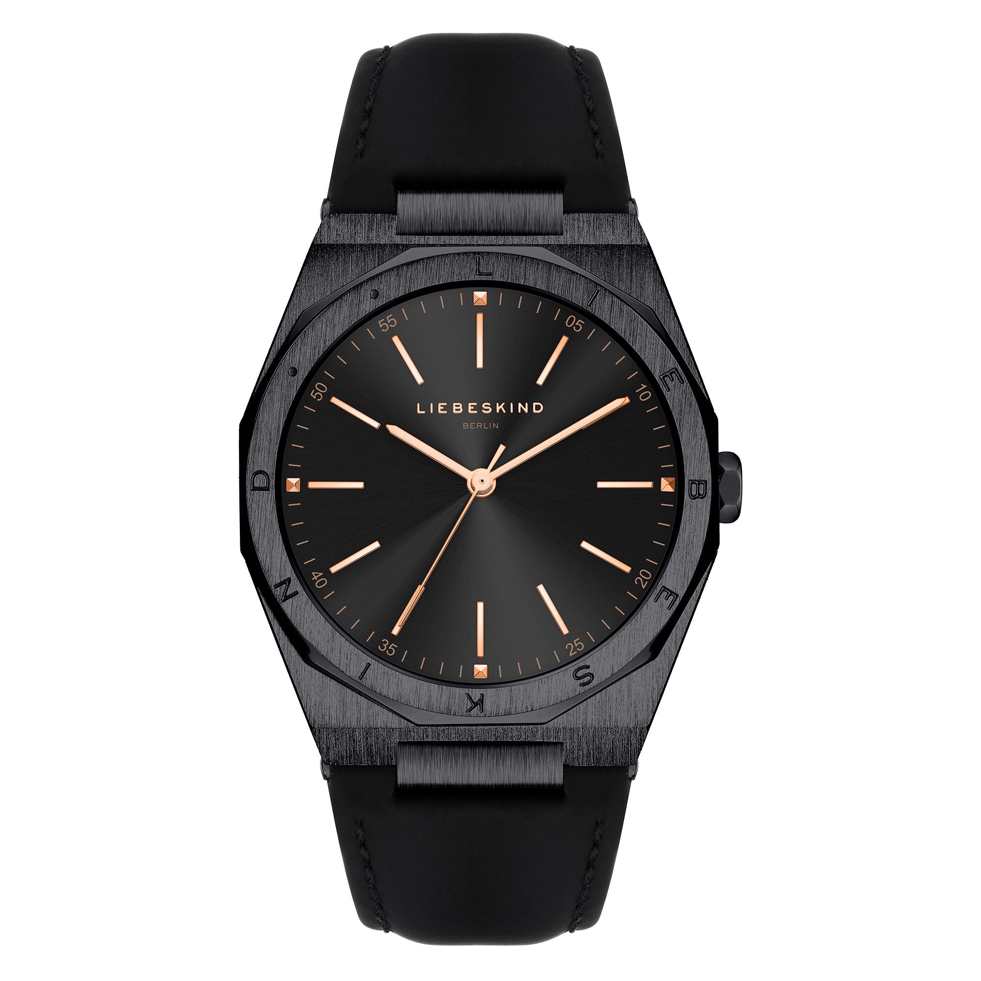 Liebeskind Berlin Armbanduhr mit schwarzem Zifferblatt mit roségoldenen Indizes, schwarzem Gehäuse und schwarzem Lederband; Produktbild
