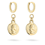 Die Tamaris Creole - Coin Ohrringe von Tamaris sind aus hochwertigem Edelstahl gefertigt und bieten einen eleganten, zeitlosen Look. Sie bestehen aus Goldreifen mit baumelnden Anhängern in Münzform, in die das Profil einer Frau eingraviert ist.