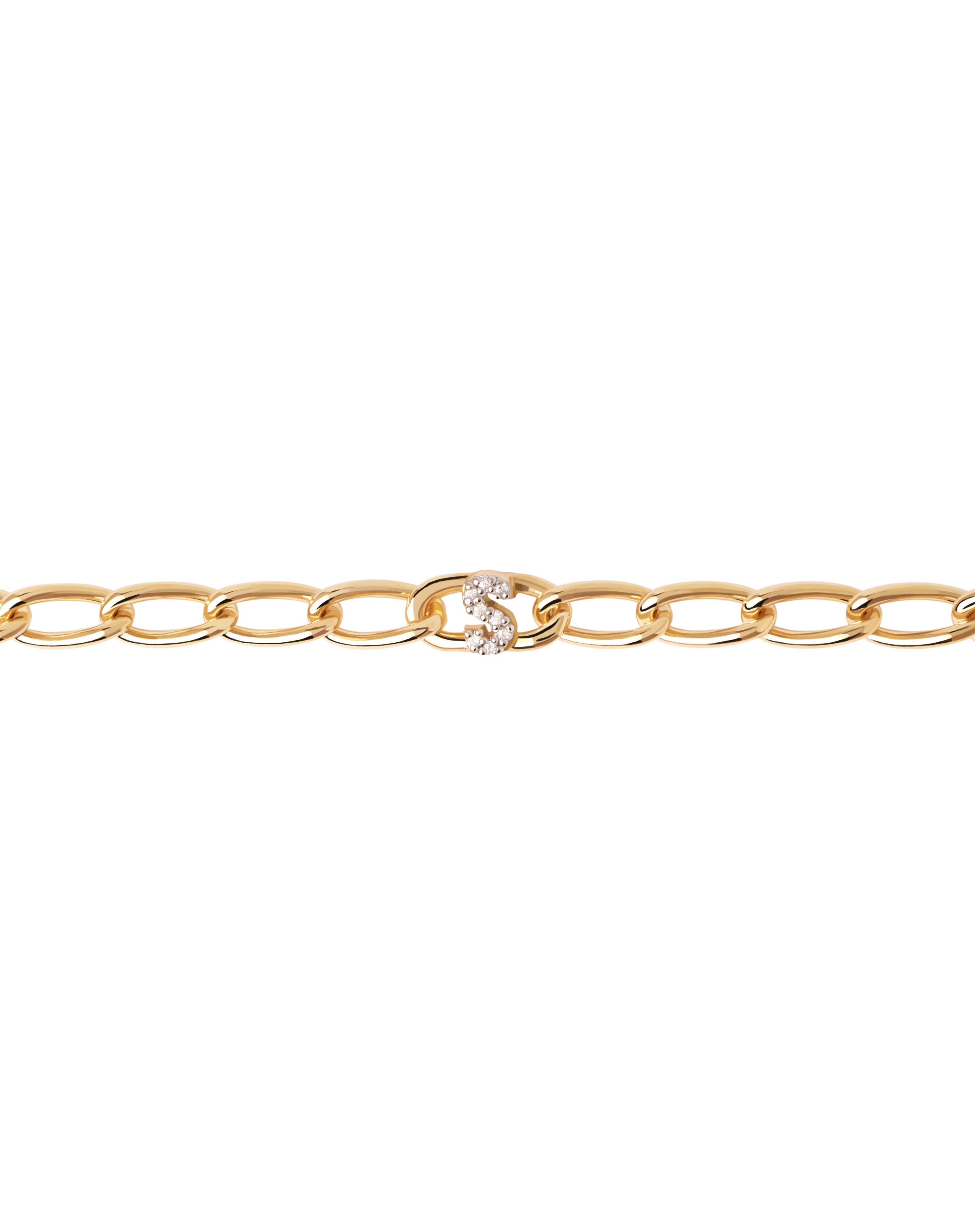 PDPaola Armband bestehend aus einer goldenen Gliederkette und einem goldenen, steinbesetzten S als Anhänger; Zusatzbild