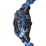 Philipp Plein Armbanduhr mit blau-camouflagenfarbenem Zifferblatt mit schwarzem Totenkopfdesign und schwarzen sowie blauen Akzenten, schwarzem Gehäuse mit blau-camouflagefarbenem Topring und blau-camouflagefarbenem Edelstahlband Seitenansicht