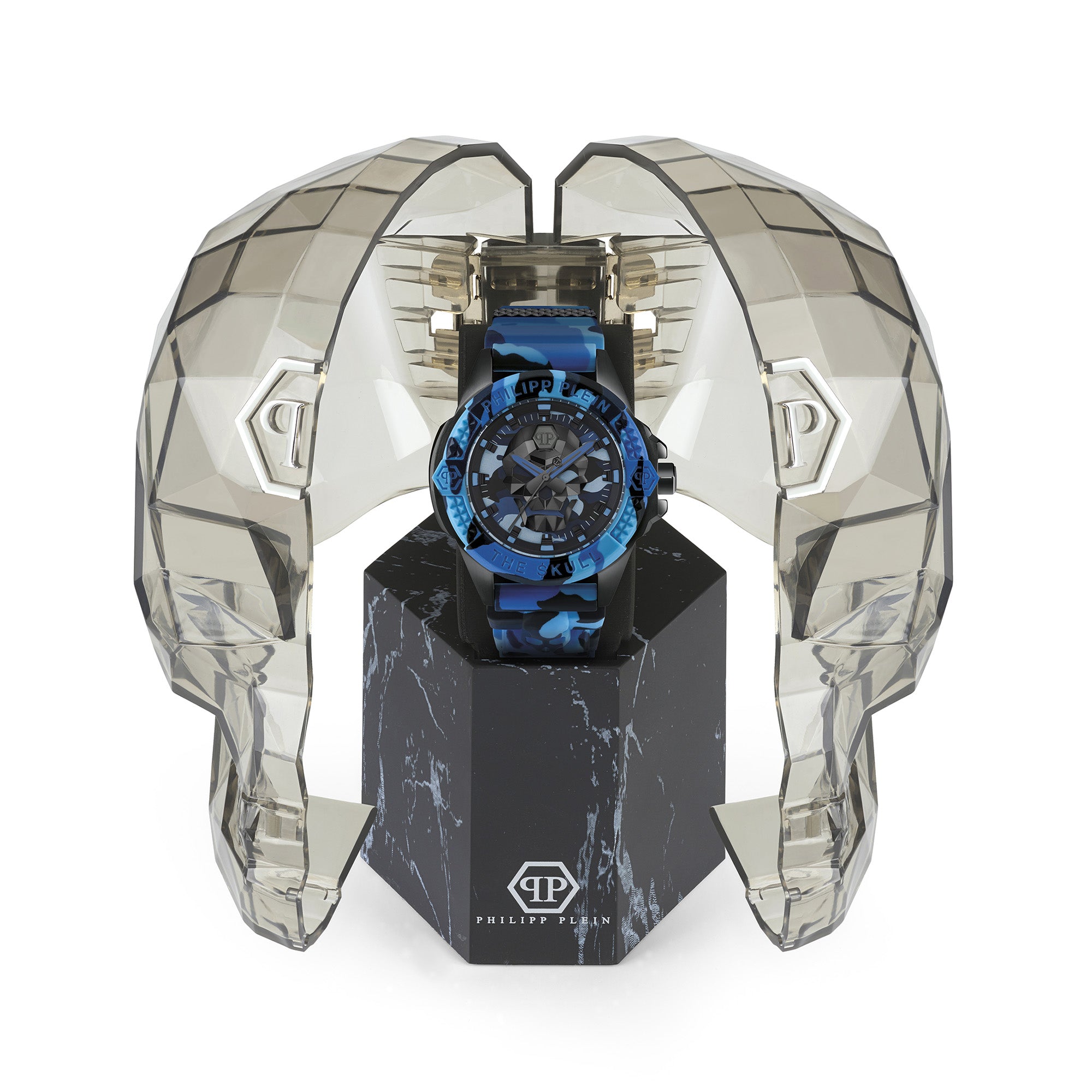 Philipp Plein Armbanduhr mit blau-camouflagenfarbenem Zifferblatt mit schwarzem Totenkopfdesign und schwarzen sowie blauen Akzenten, schwarzem Gehäuse mit blau-camouflagefarbenem Topring und blau-camouflagefarbenem Edelstahlband Zusatzbild