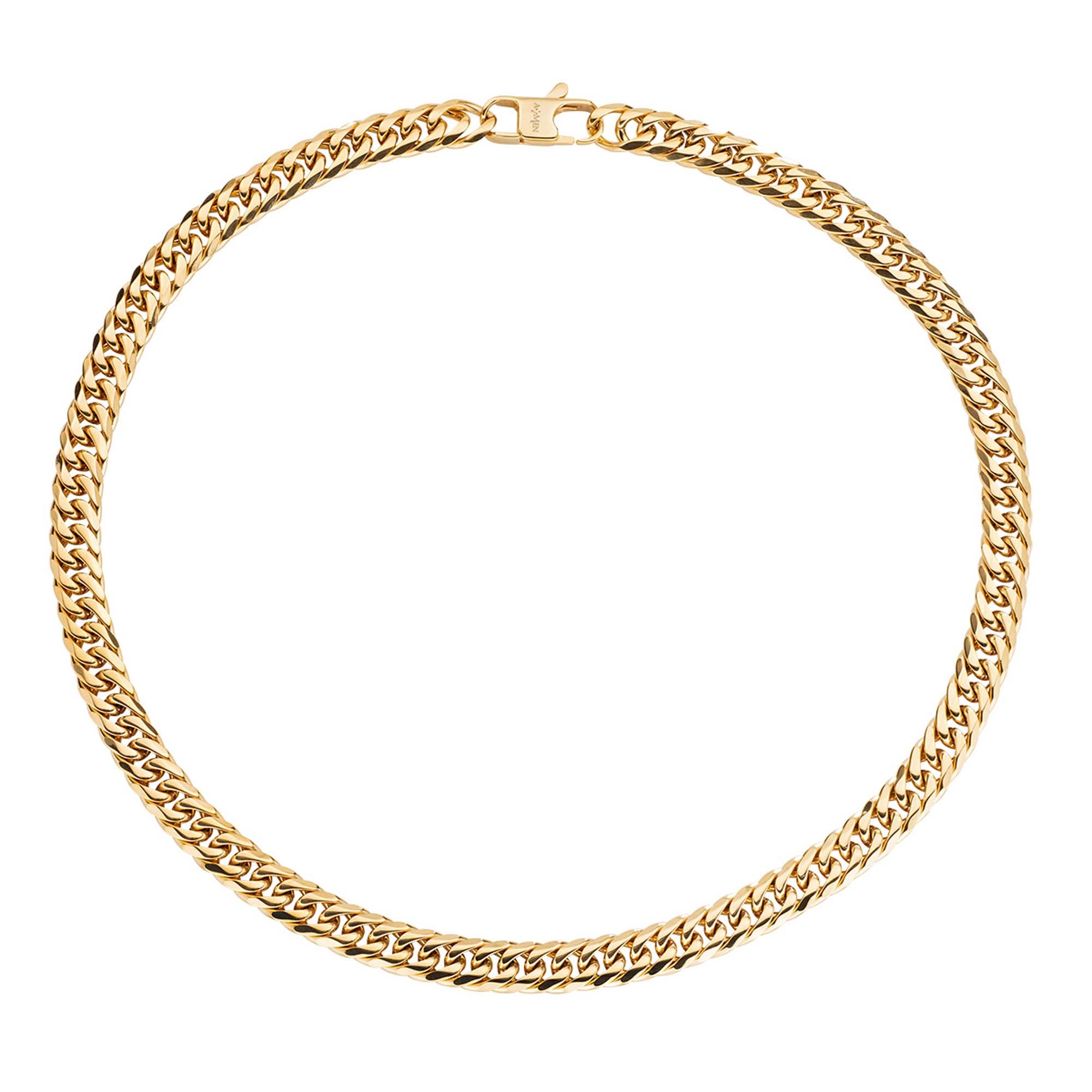 Amen Halskette - The Golden Statement von Amen: eine goldene Halskette mit einem flachen, verschlungenen Design, das in einer runden Form auf weißem Hintergrund dargestellt wird - eine elegante Herren Halskette mit zeitlosem Charme.